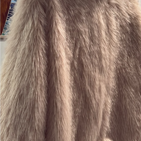 Beautiful short brand new faux cozy coat - Picture 5 of 5